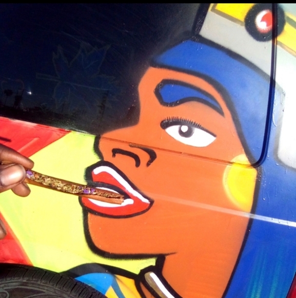 Queen FEFE - Picture 1 of 1